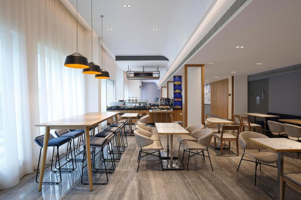 Holiday Inn Express Bengaluru Whitefield Itpl By Ihg Екстериор снимка